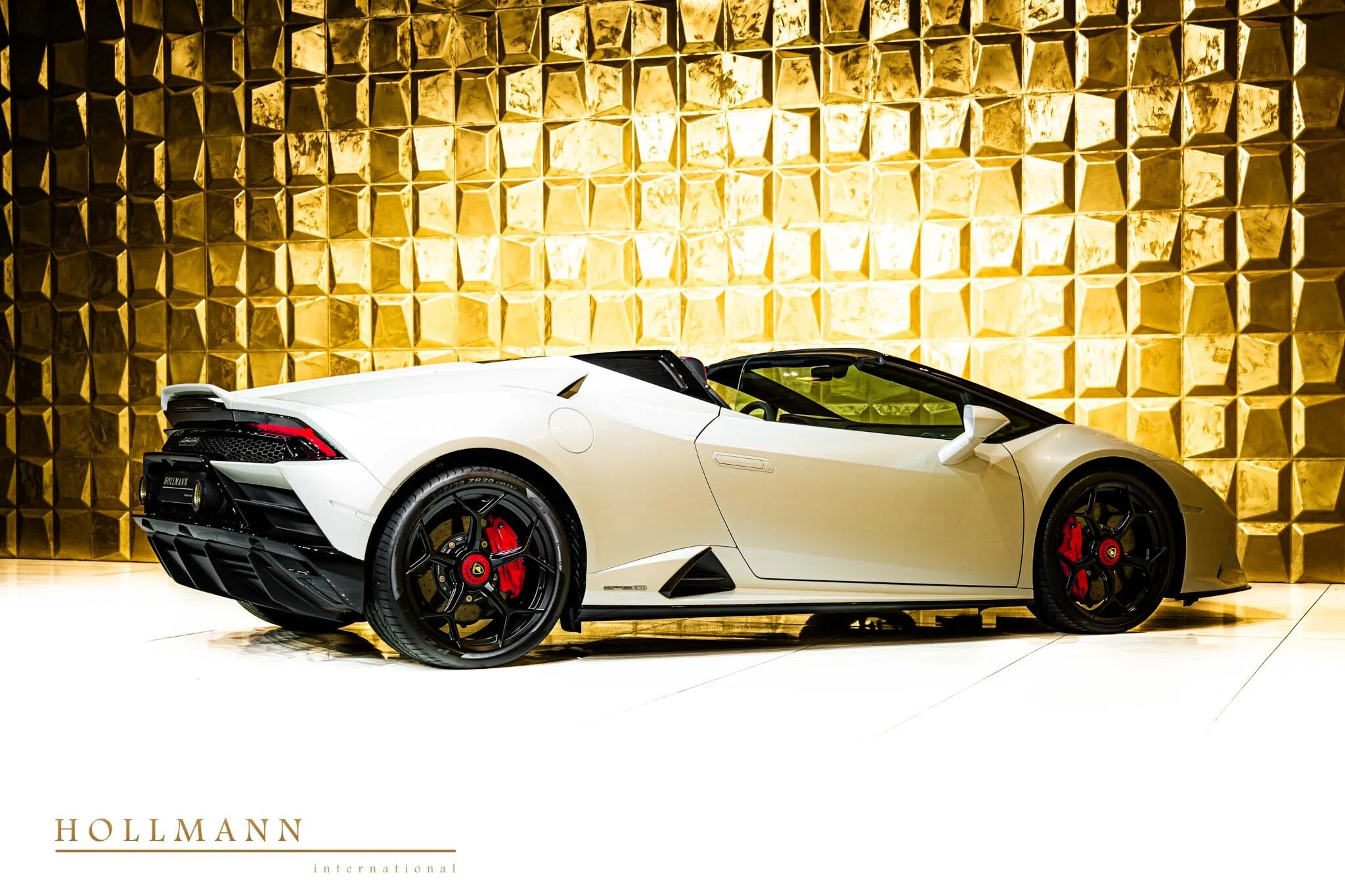 2024 Lamborghini Huracan Evo Spyder for sale, exterior, Balloon White