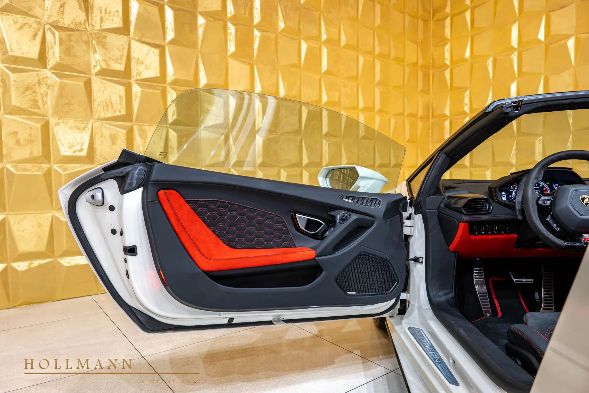 2024 Lamborghini Huracan Evo Spyder interior, door panel