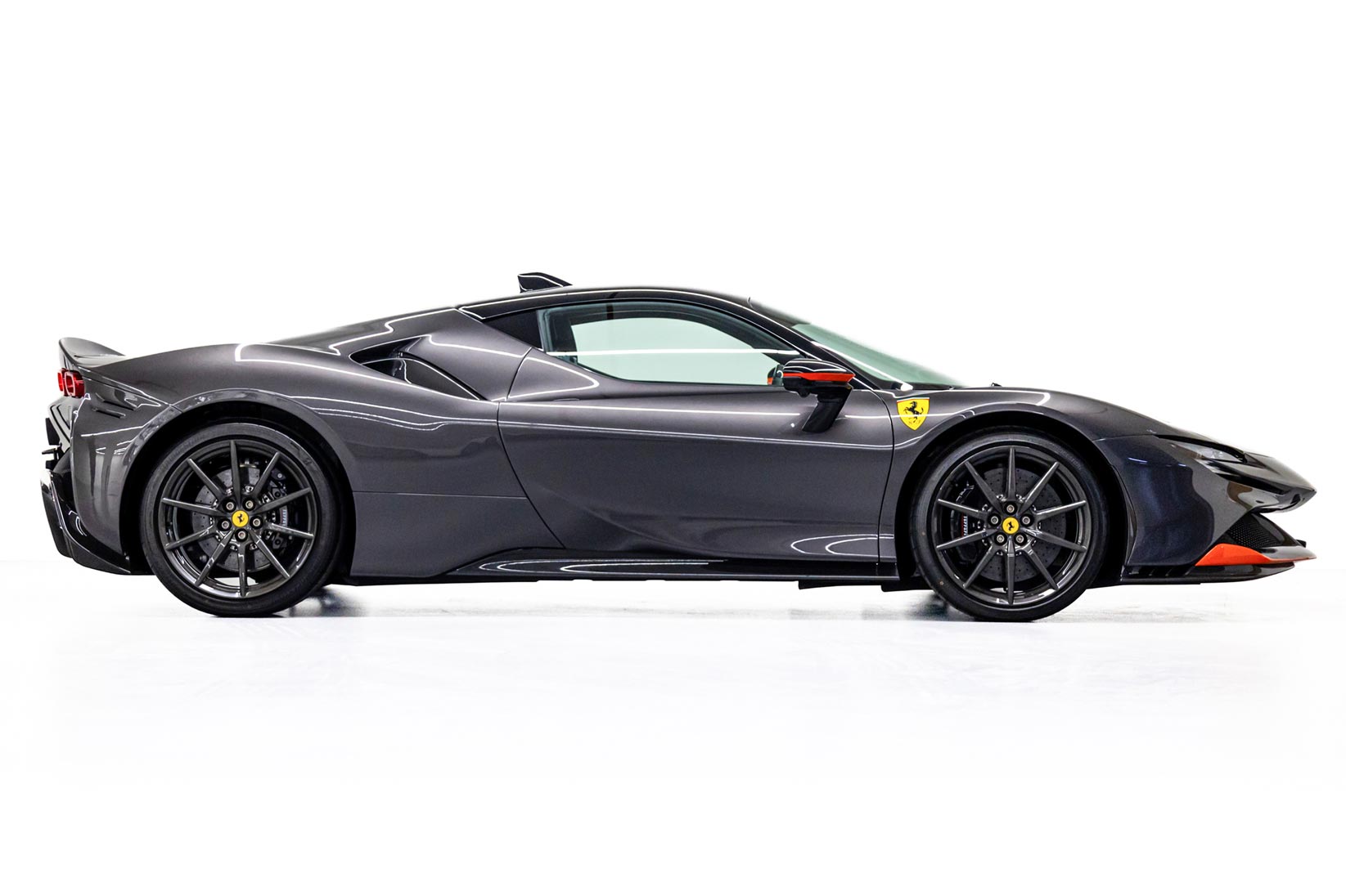 2022 Ferrari SF90 Stradale Ispirazioni Tailor Made, 3/20