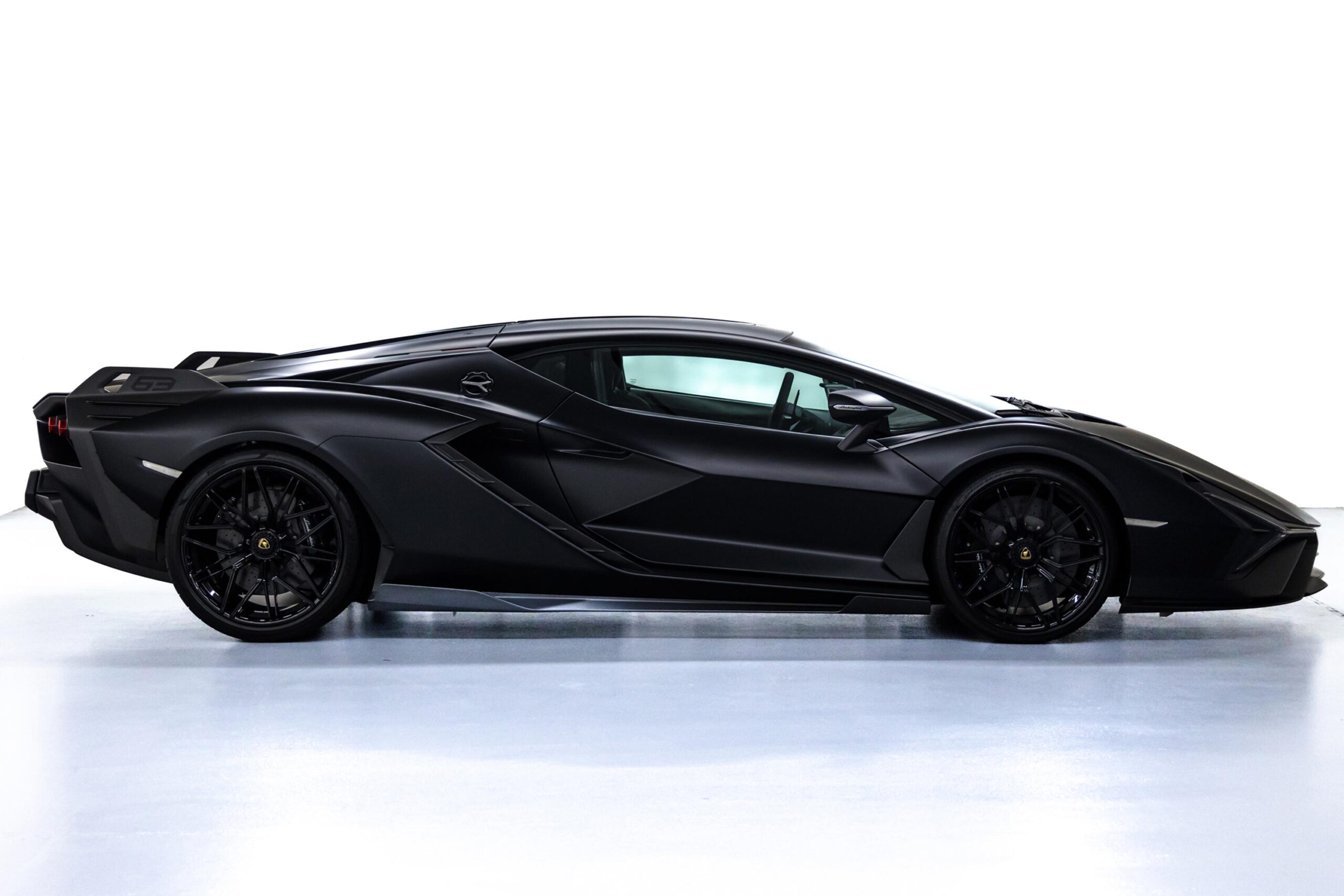 2022 Lamborghini SIÁN FKP 37, 2/20