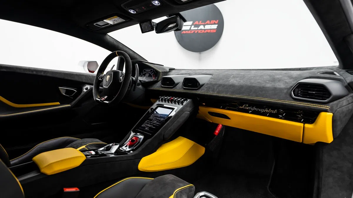 2023 Lamborghini Huracán Tecnica interior, dashboard