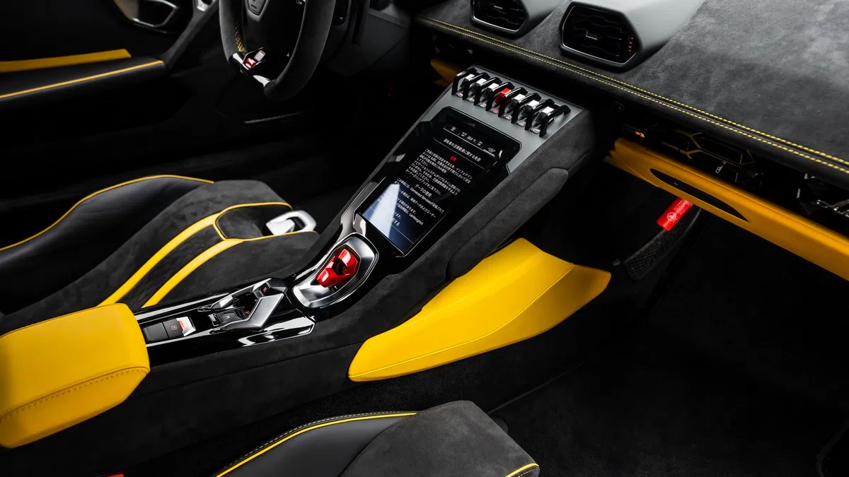2023 Lamborghini Huracán Tecnica interior, center console
