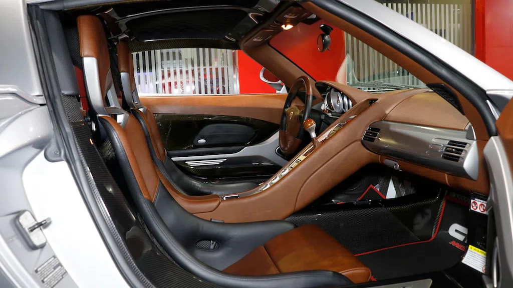 2006 Porsche Carrera GT interior, door panel