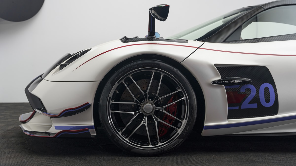 2020 Pagani Huayra Roadster BC, 33/36