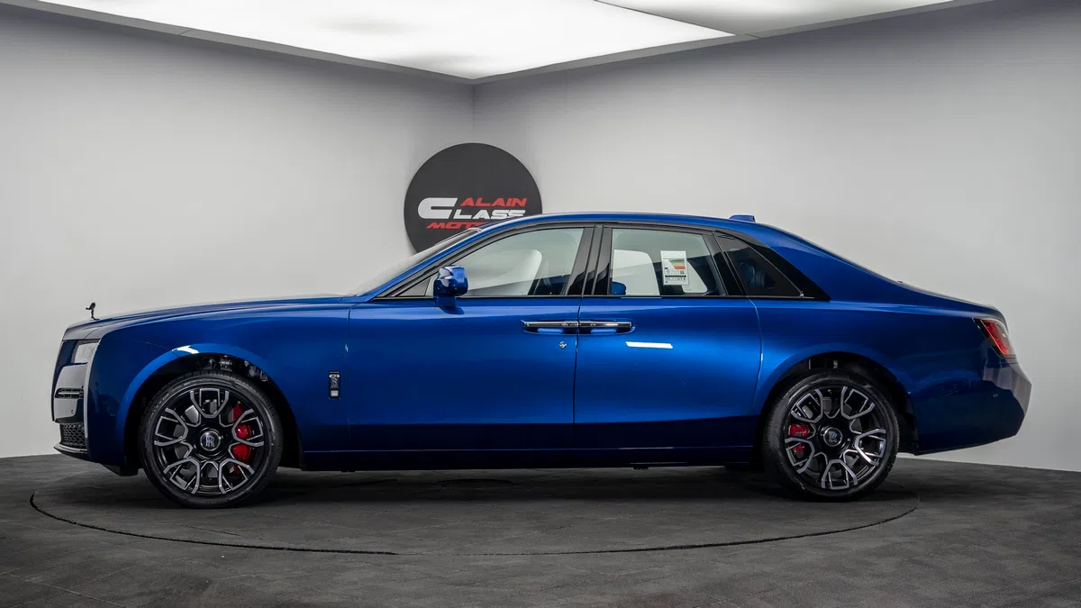 2023 Rolls-Royce Ghost Black Badge, side profile