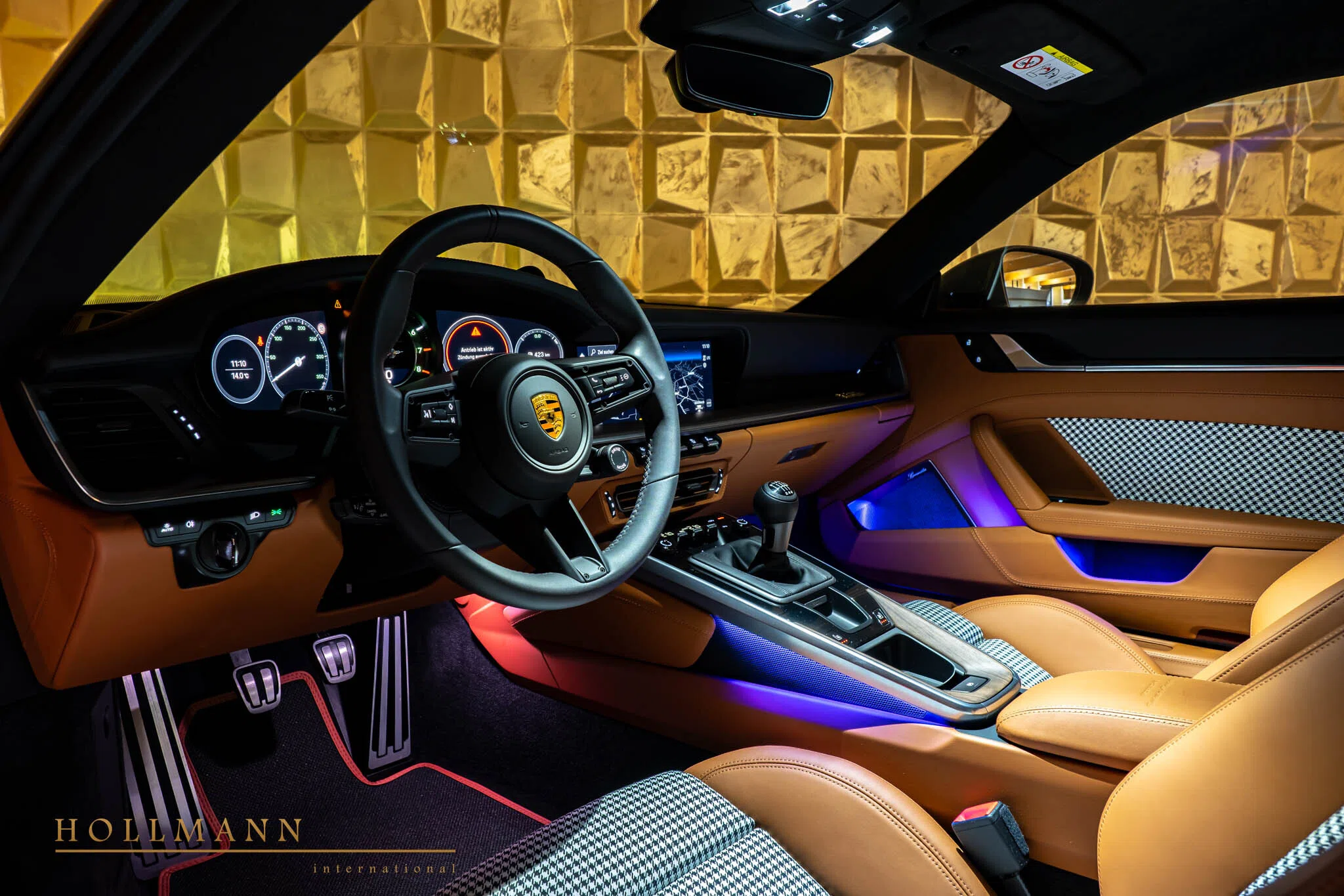 2024 Porsche 911 Sport Classic interior, dashboard, Cognac Semianilin Leather