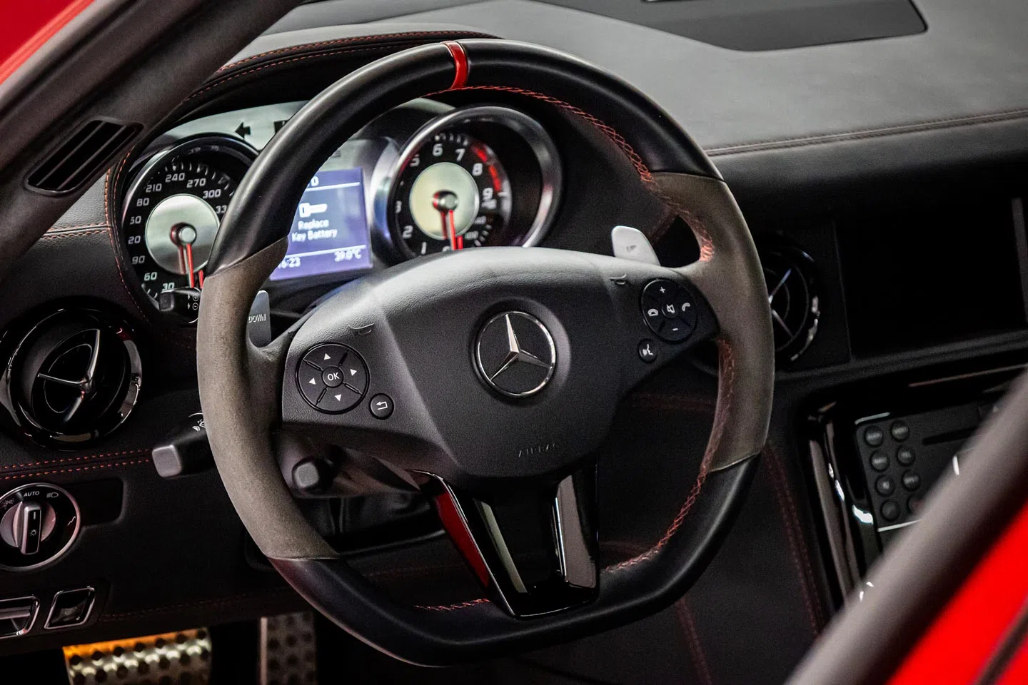 2014 Mercedes-Benz SLS AMG GT interior