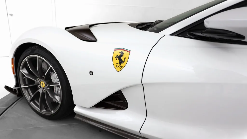2023 Ferrari 812 Competizione, 13/20