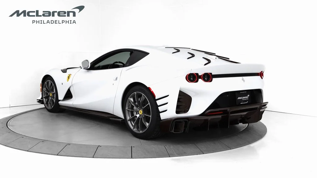 2023 Ferrari 812 Competizione, 16/20