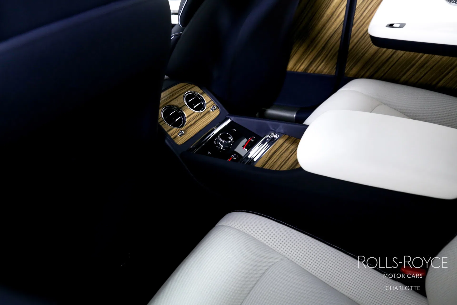 2024 Rolls-Royce Spectre interior, Grace White/Navy Blue/Charles Blue
