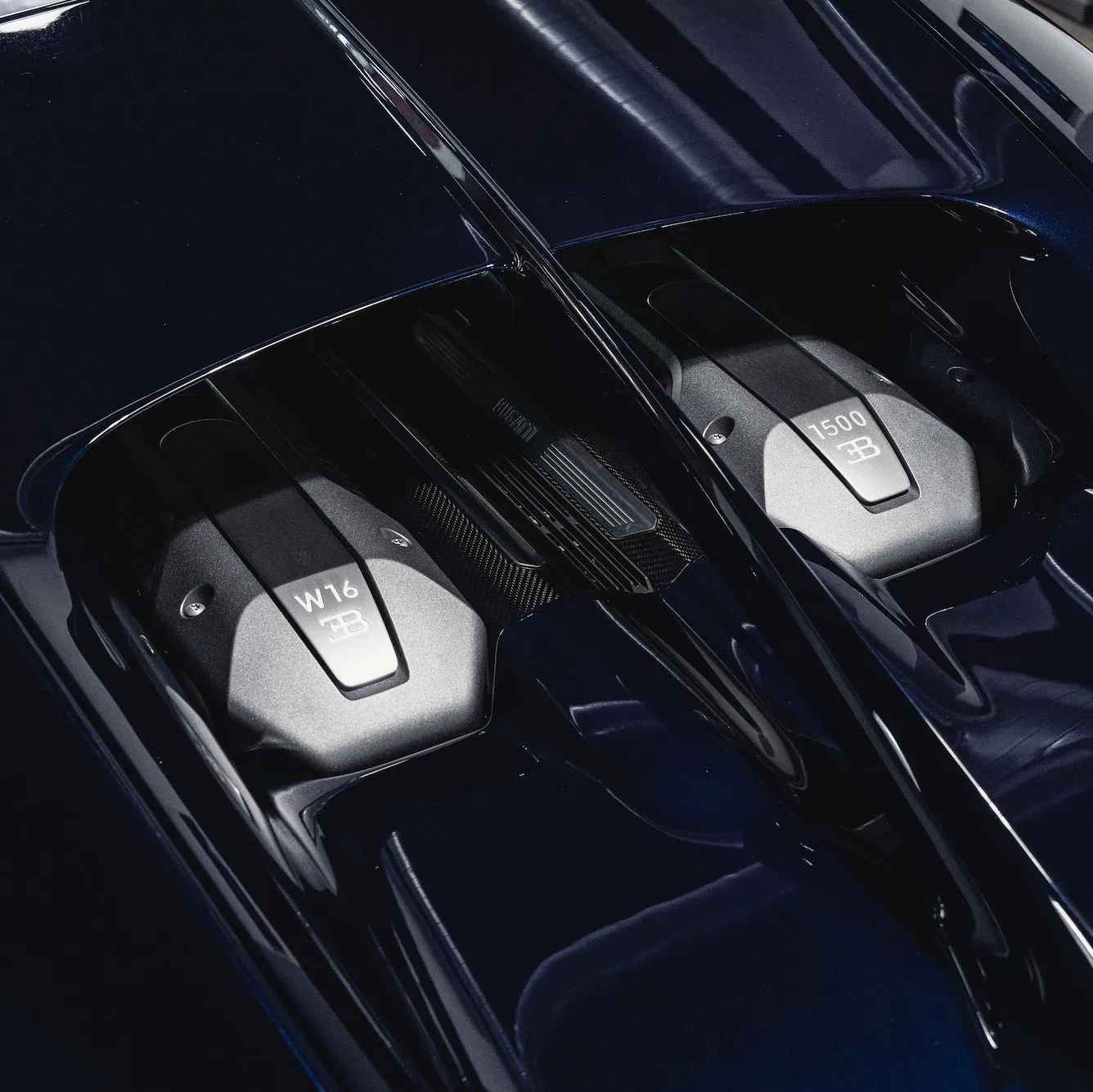 2018 Bugatti Chiron interior, center console, Tan, Full leather