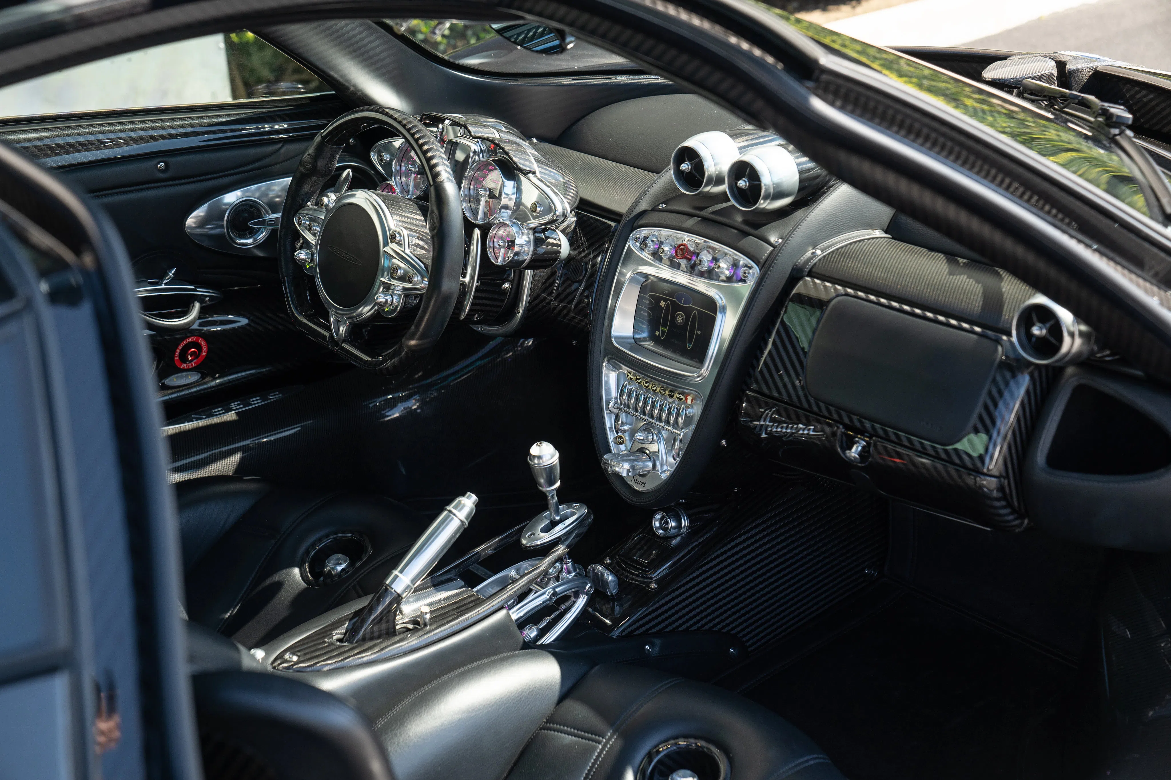 2014 Pagani Huayra interior, dashboard