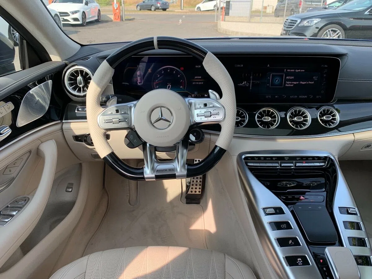 2019 Mercedes-AMG GT 63 S 4Matic+ interior, dashboard, Beige