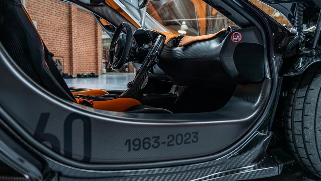 2014 McLaren P1, 2/20
