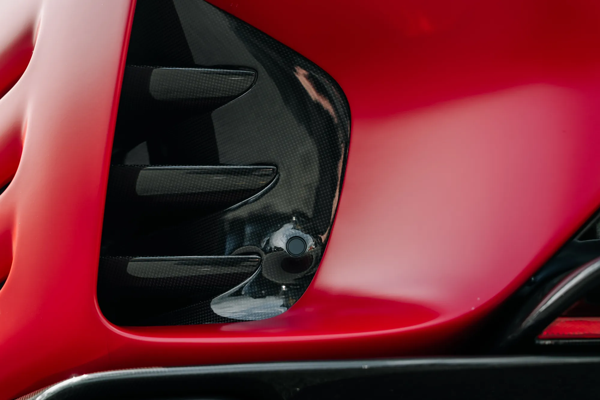 2023 Ferrari 812 Competizione, 35/40