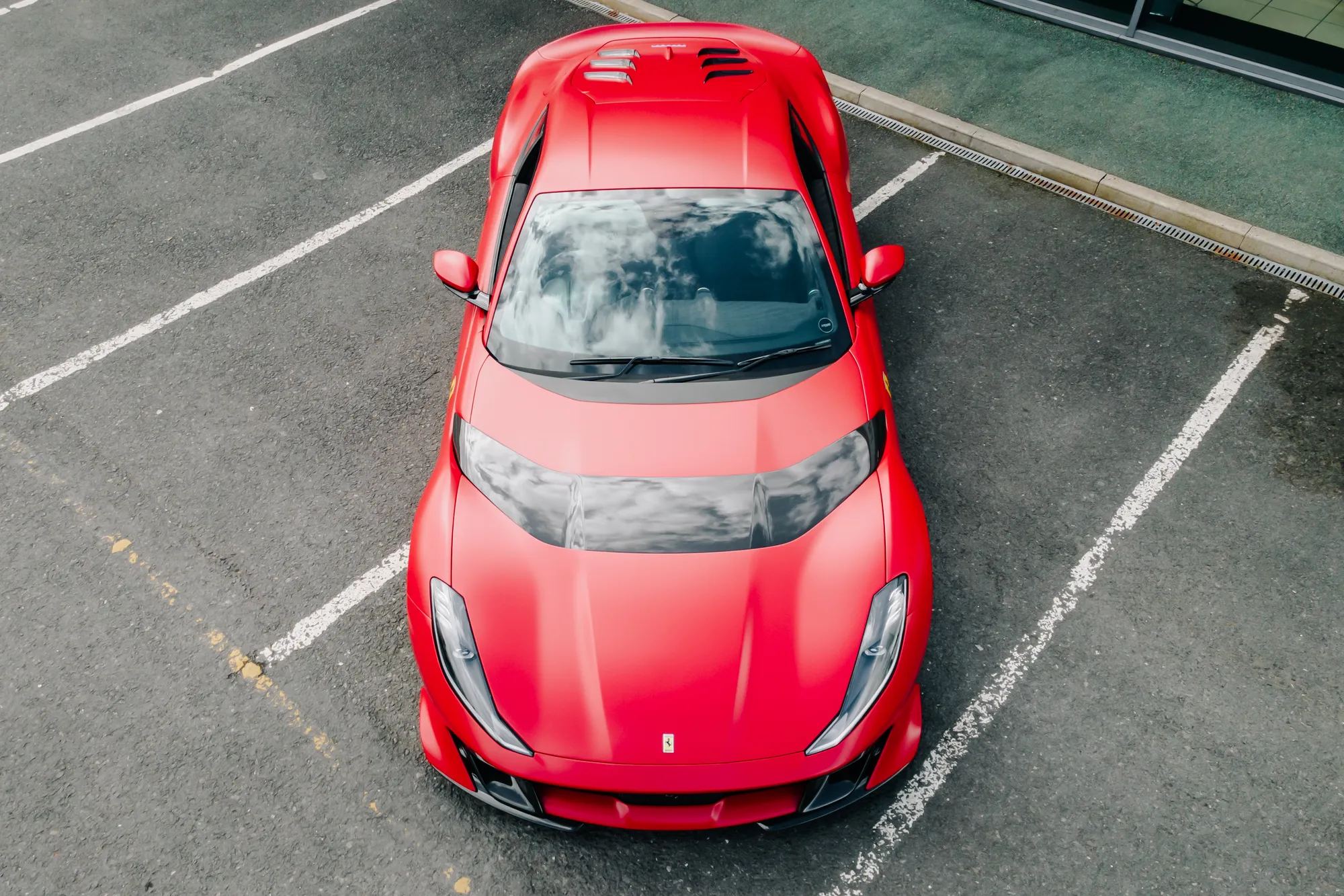 2023 Ferrari 812 Competizione, 36/40