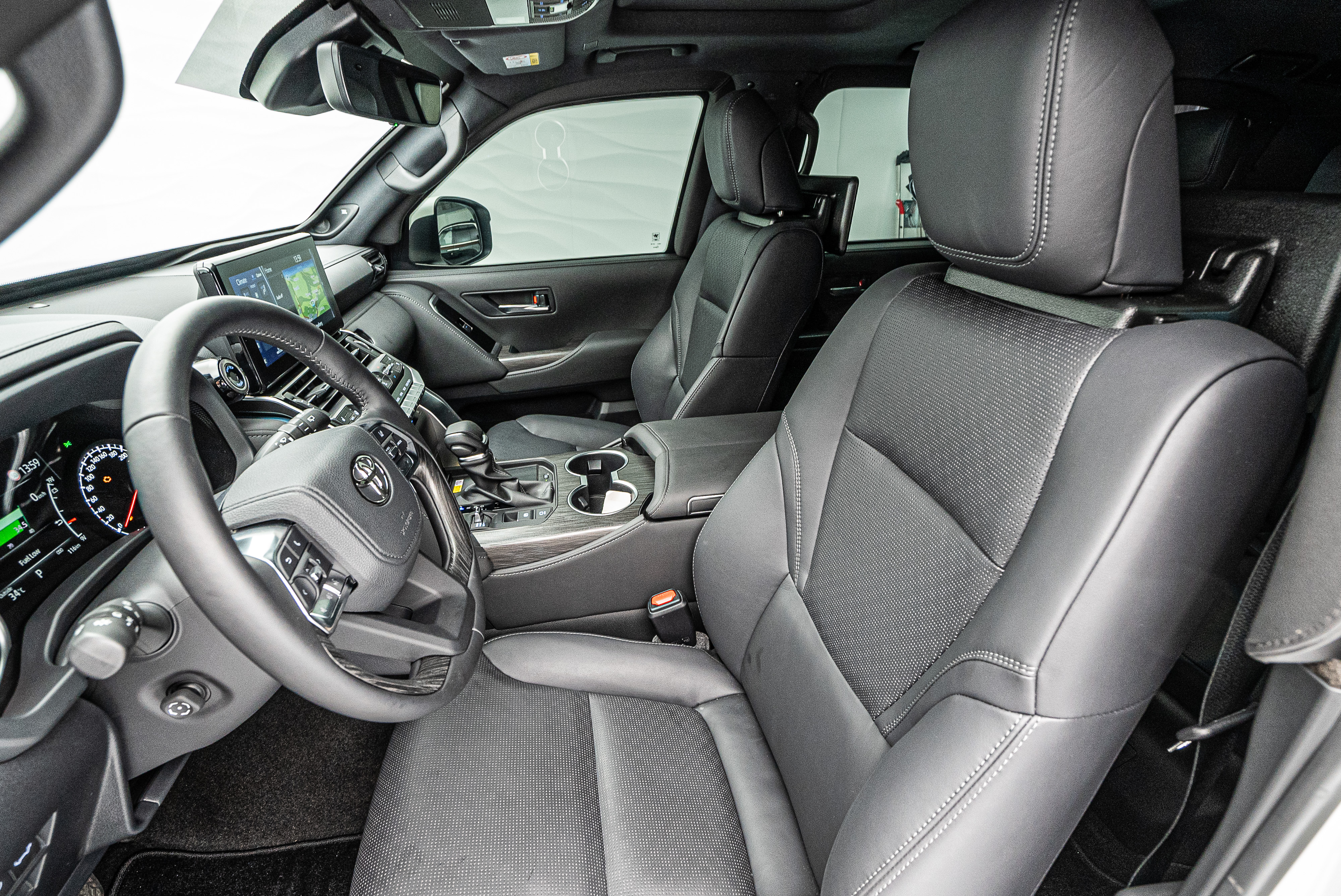 2025 Toyota Land Cruiser 300 3.5 Armored B6, 15/20
