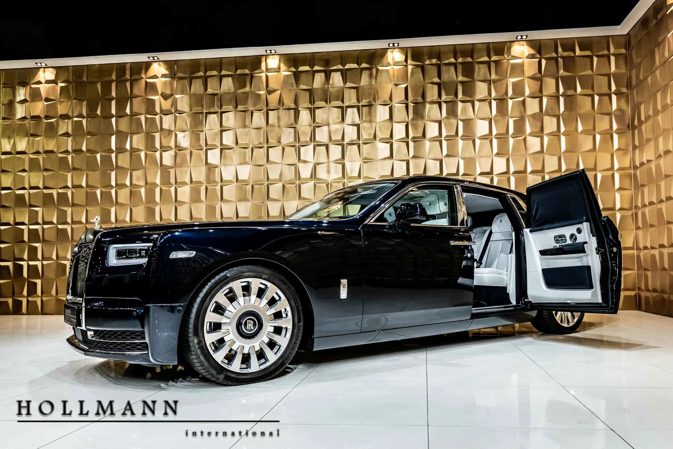 2019 Rolls-Royce Phantom VIII for sale, exterior, Saphire Black
