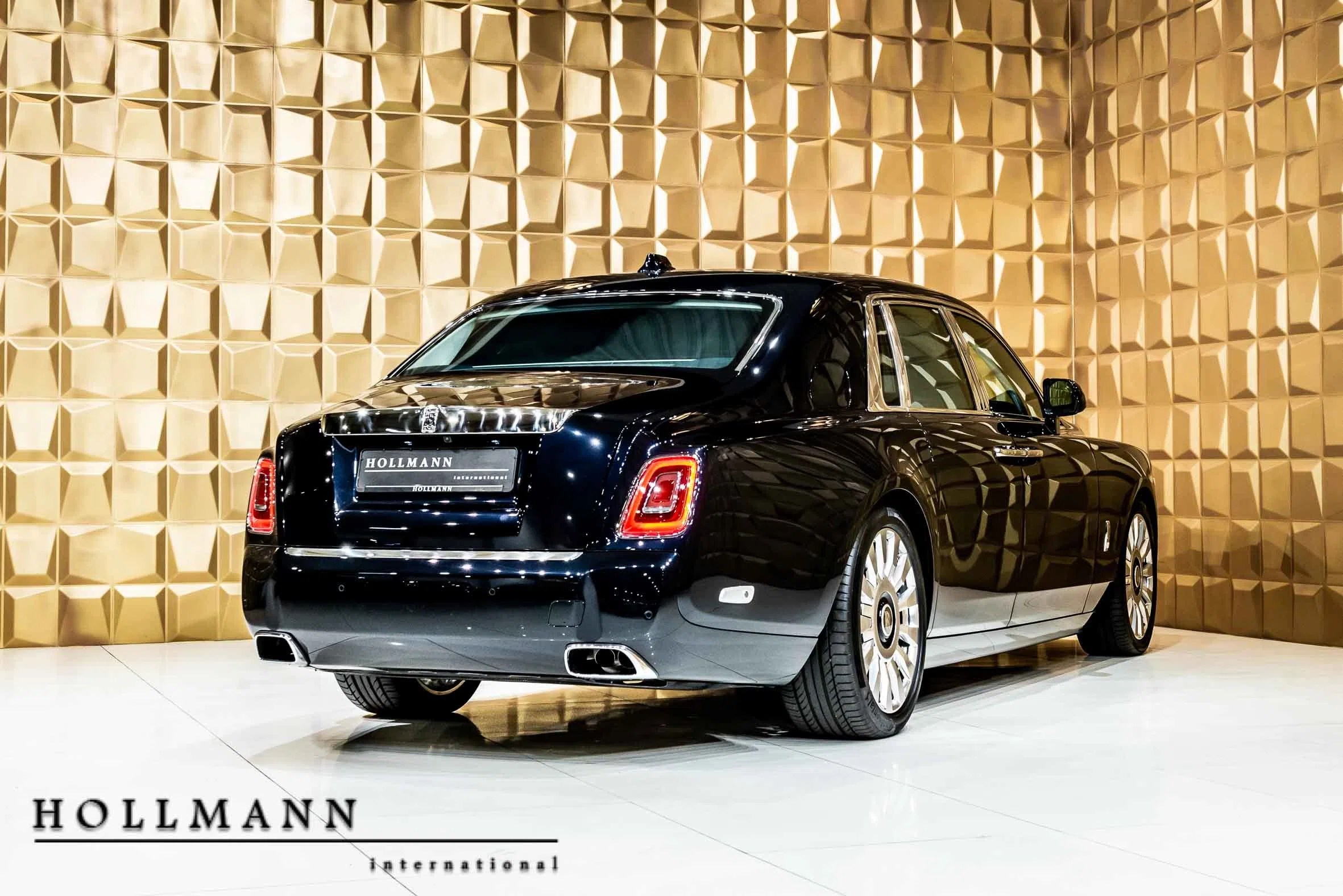 2019 Rolls-Royce Phantom VIII, rear three-quarter view, Saphire Black