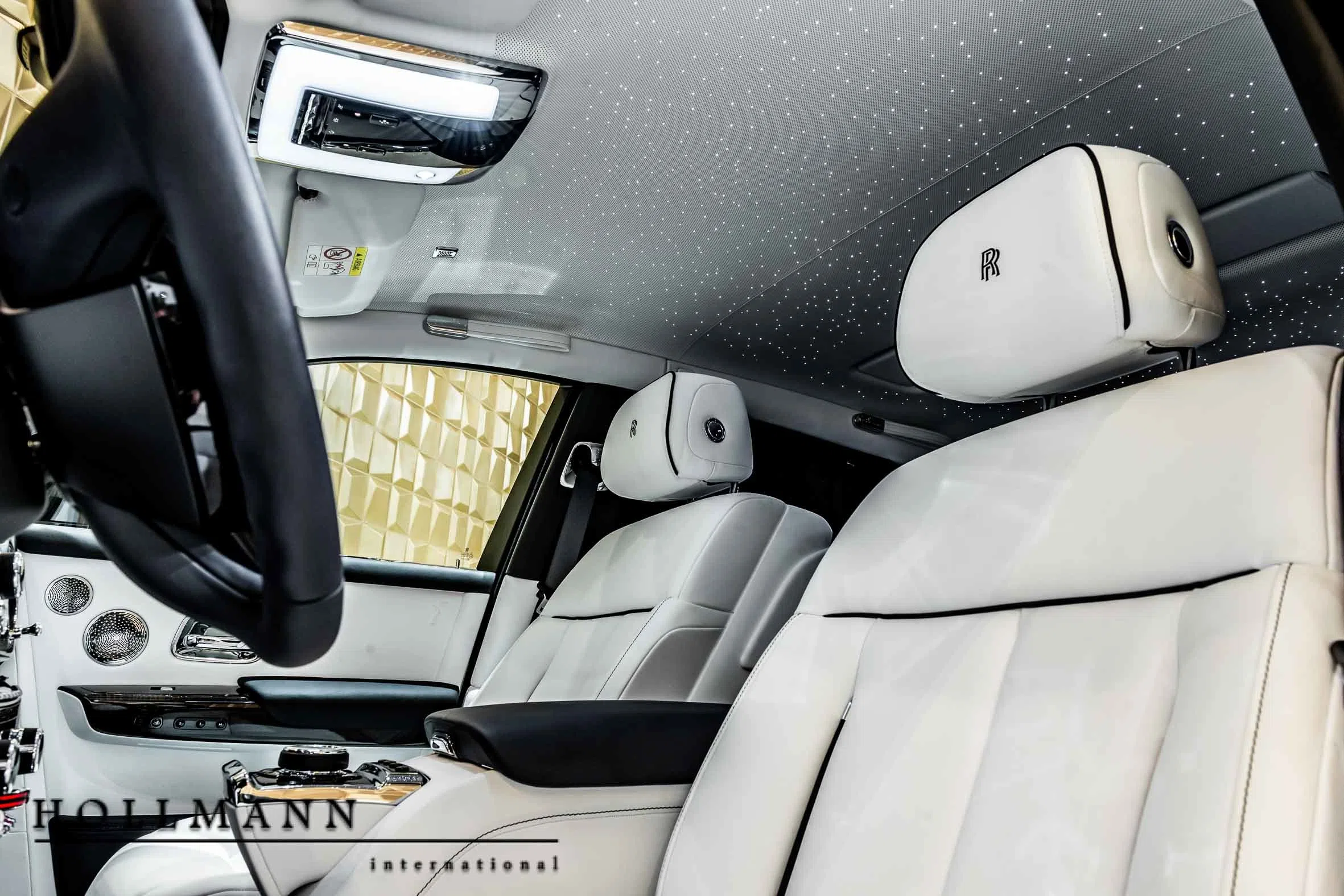 2019 Rolls-Royce Phantom VIII interior, seats, Arctic White/Navy Blue