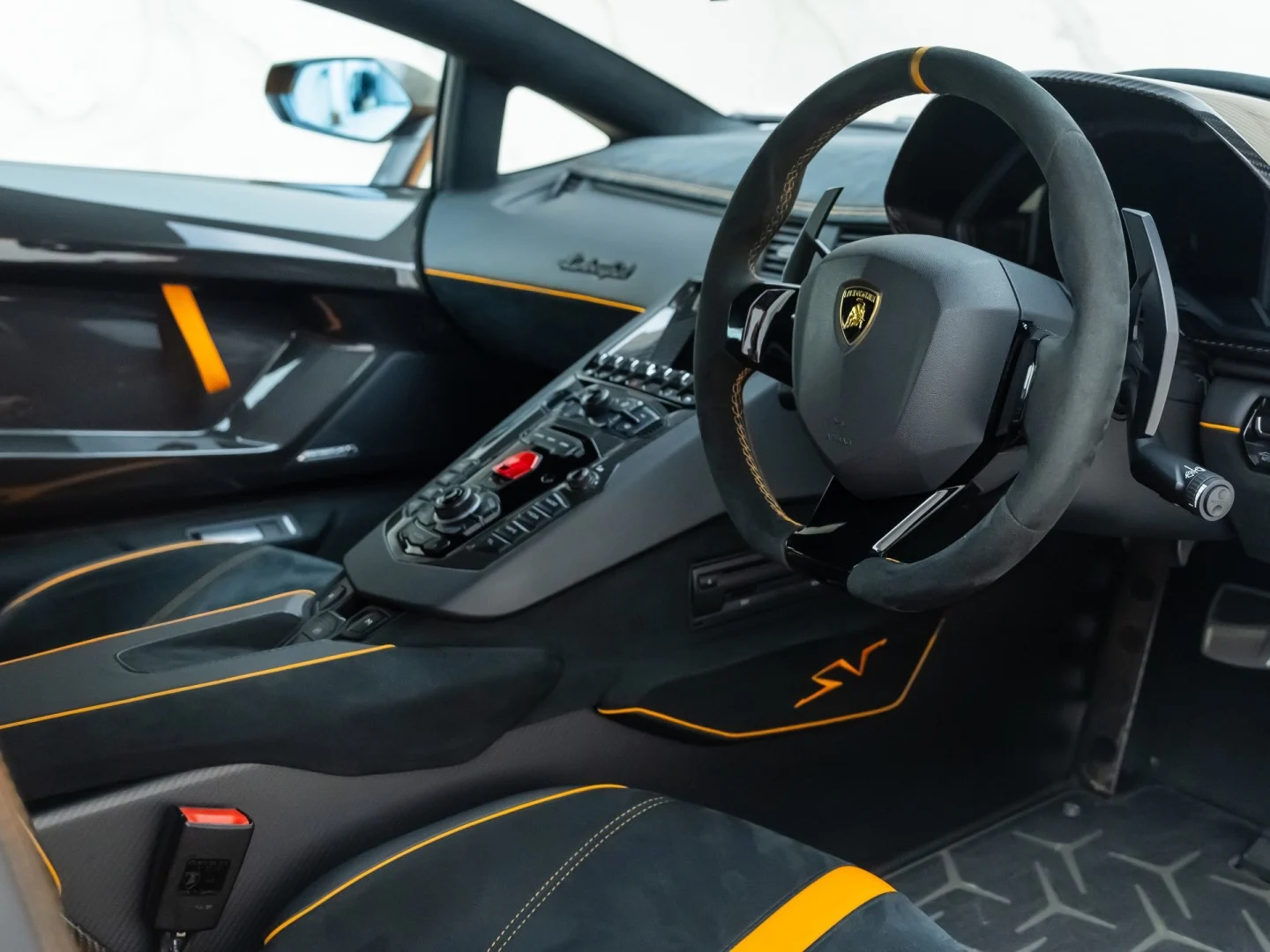 2015 Lamborghini Aventador LP 750-4 SV, 24/38