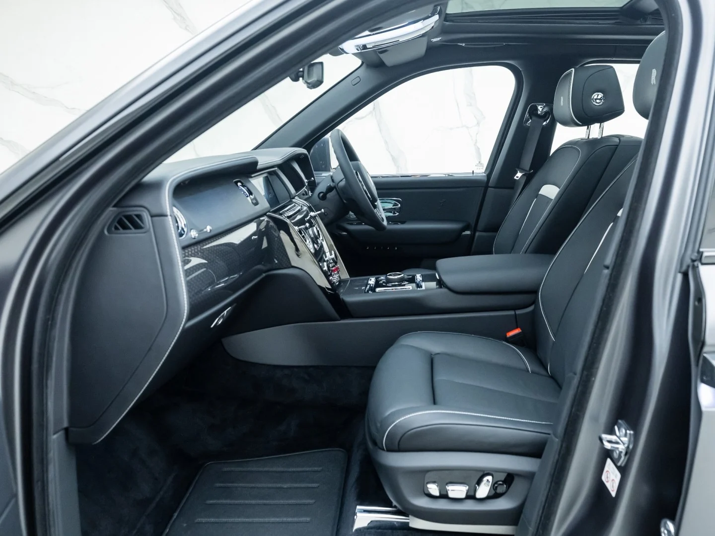 2022 ROLLS-ROYCE CULLINAN BLACK BADGE, 3/20