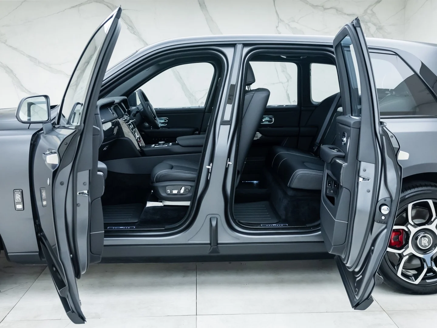 2022 ROLLS-ROYCE CULLINAN BLACK BADGE, 10/20