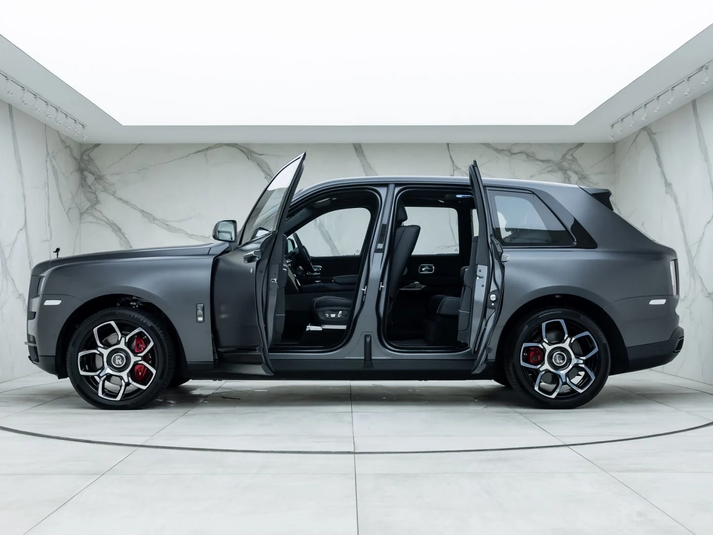 2022 ROLLS-ROYCE CULLINAN BLACK BADGE, 20/20