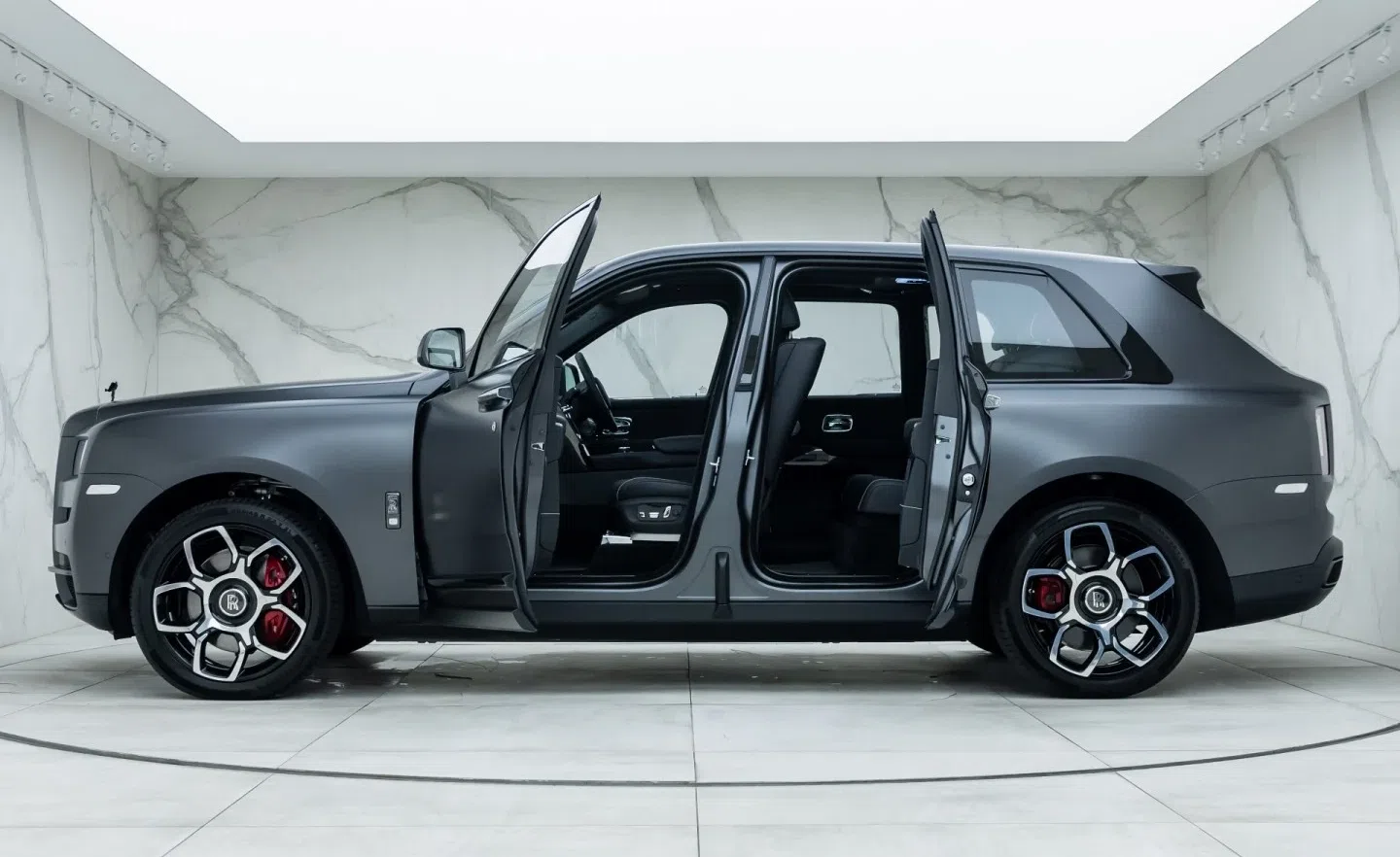 2022 ROLLS-ROYCE CULLINAN BLACK BADGE