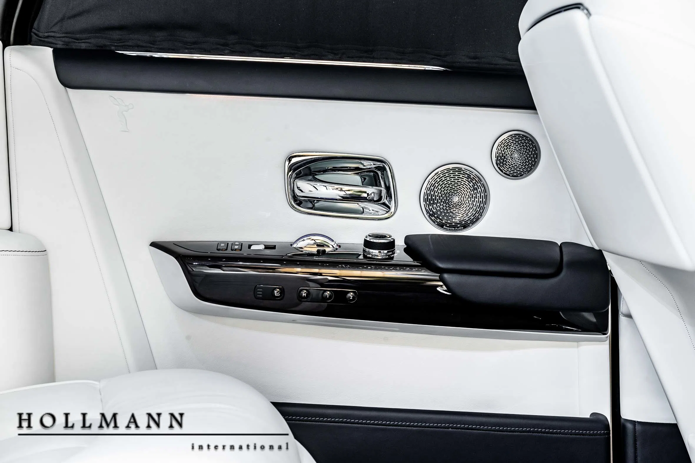 2019 Rolls-Royce Phantom VIII interior, center console, Arctic White/Navy Blue