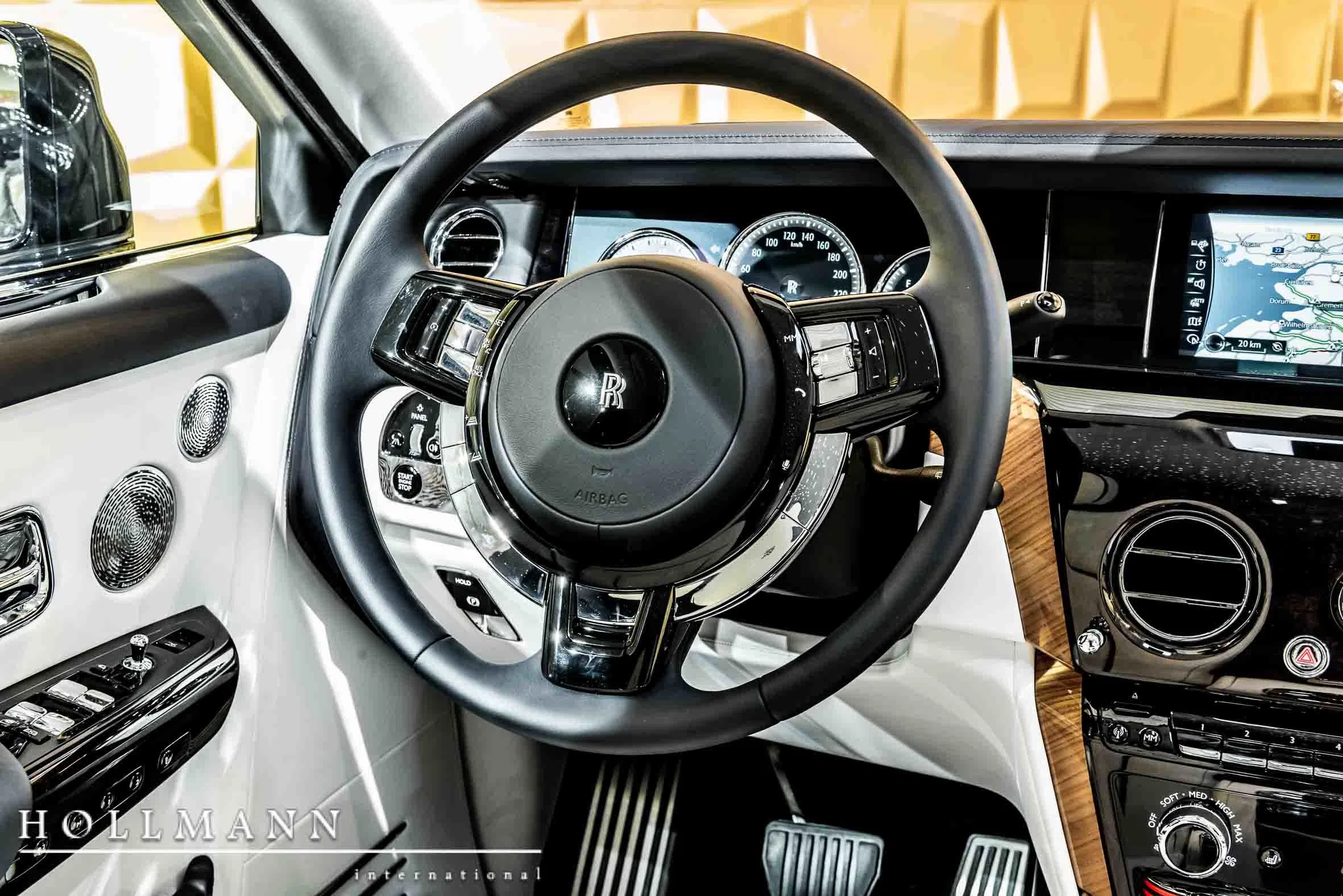 2019 Rolls-Royce Phantom VIII interior, Arctic White/Navy Blue