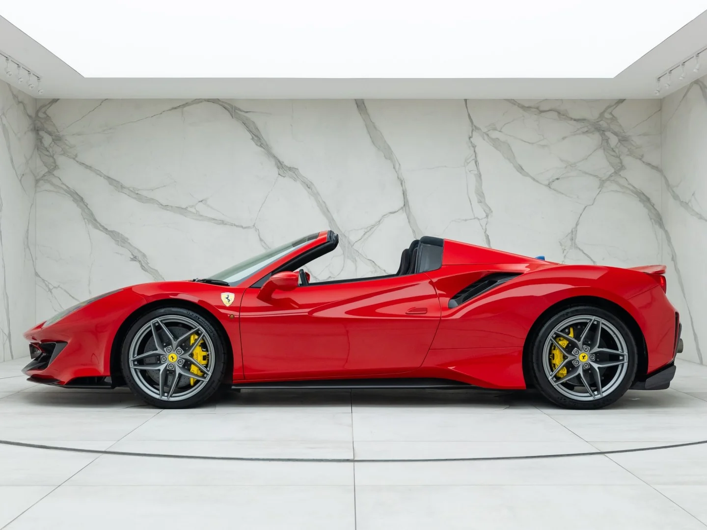 2020 Ferrari 488 Pista Spider, 3/21
