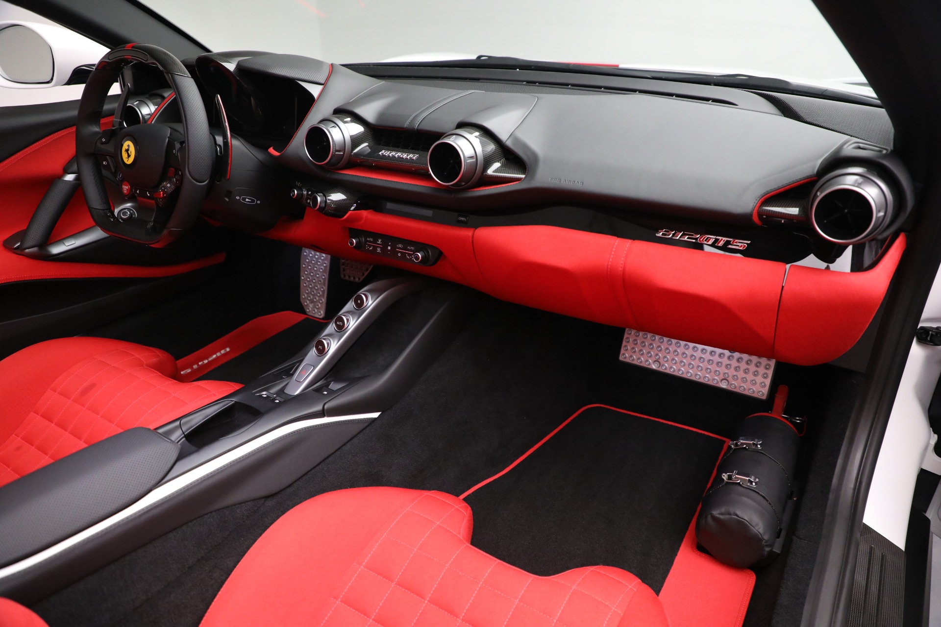 2022 Ferrari 812 GTS Tailor Made, 17/20