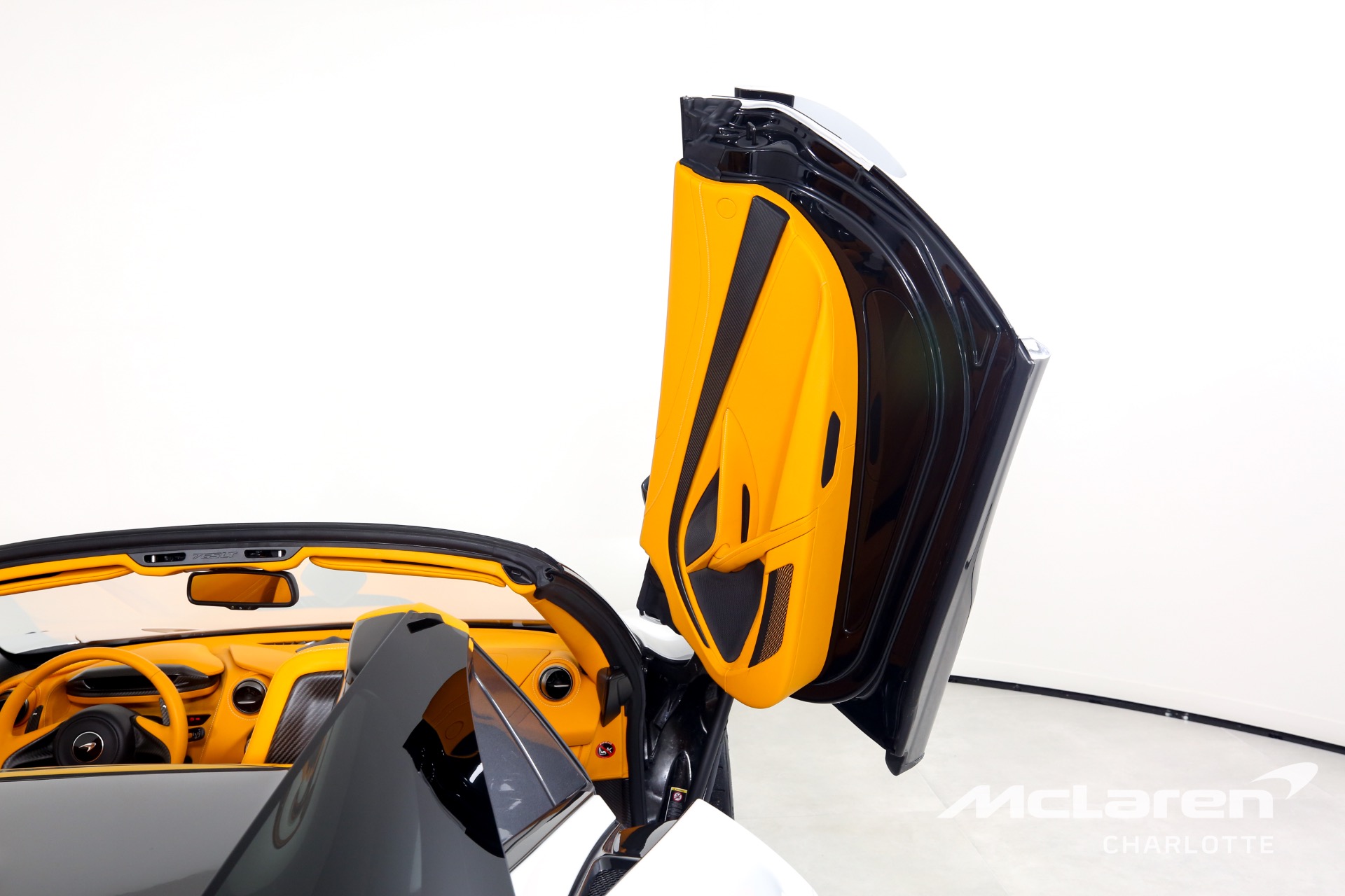 2022 McLaren 765LT Spider, 17/20