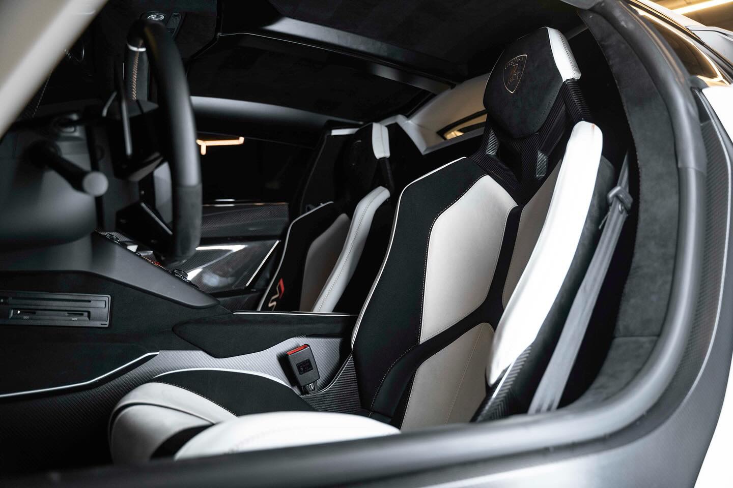 2020 Lamborghini Aventador SVJ Roadster, 2/13