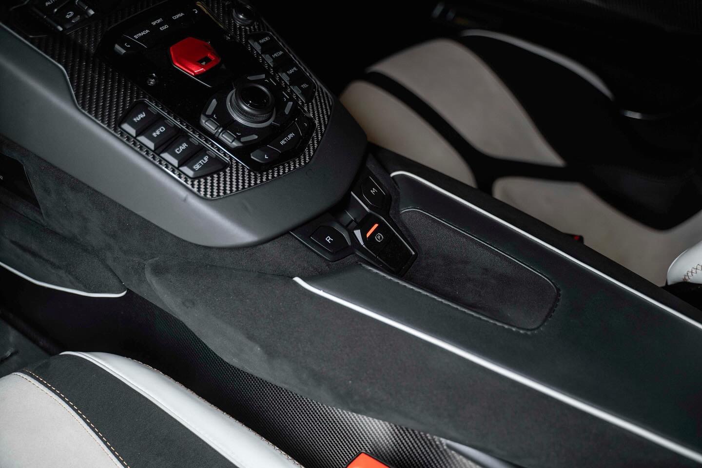 2020 Lamborghini Aventador SVJ Roadster, 9/13