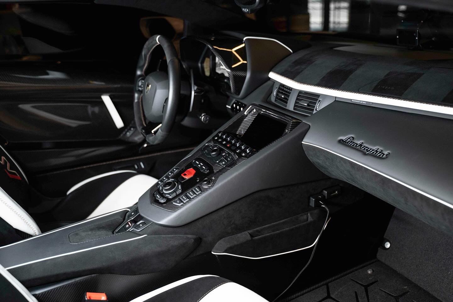 2020 Lamborghini Aventador SVJ Roadster, 10/13