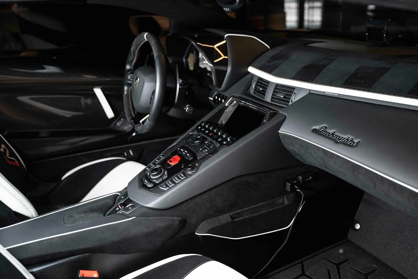 2020 Lamborghini Aventador SVJ Roadster interior