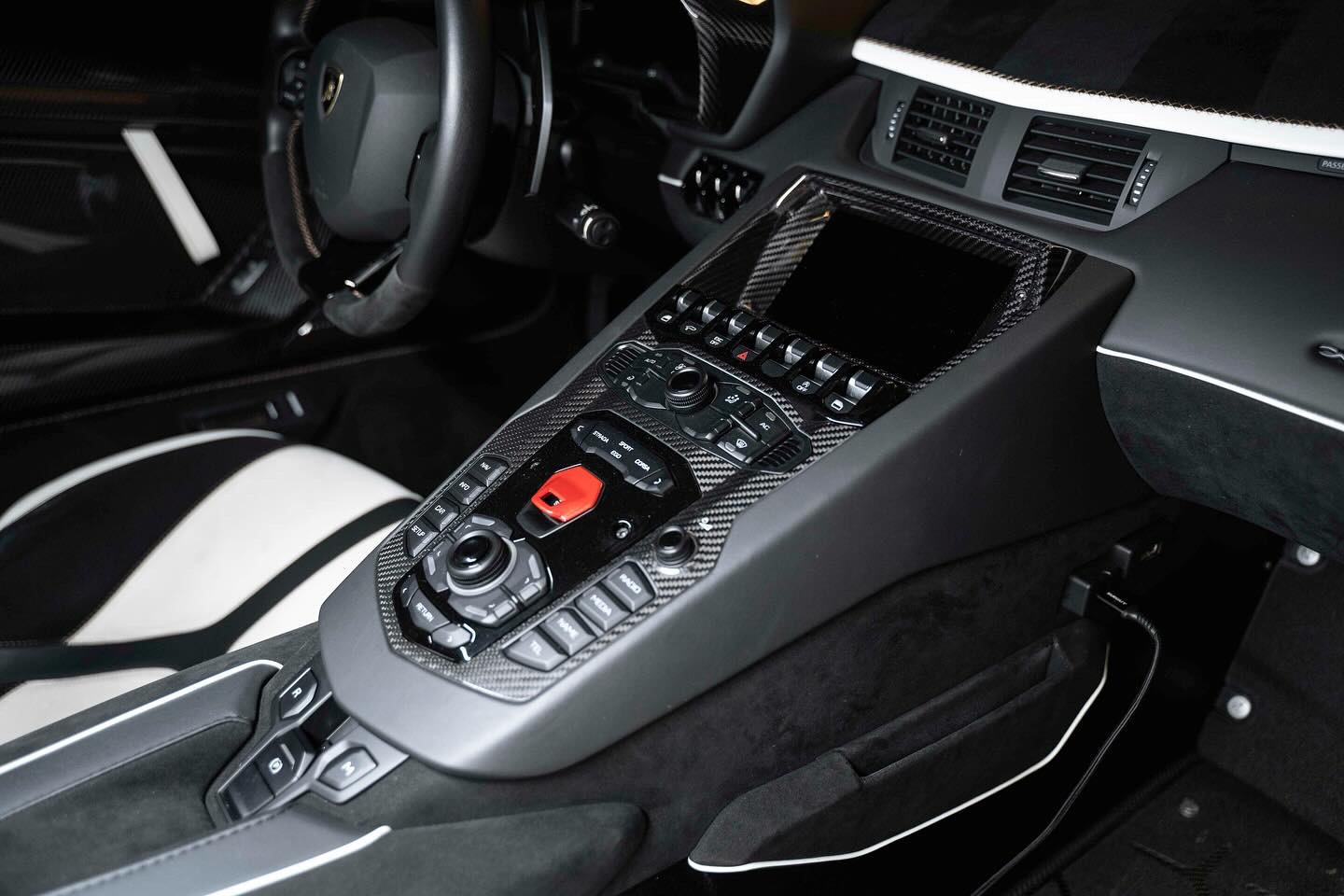 2020 Lamborghini Aventador SVJ Roadster, 11/13