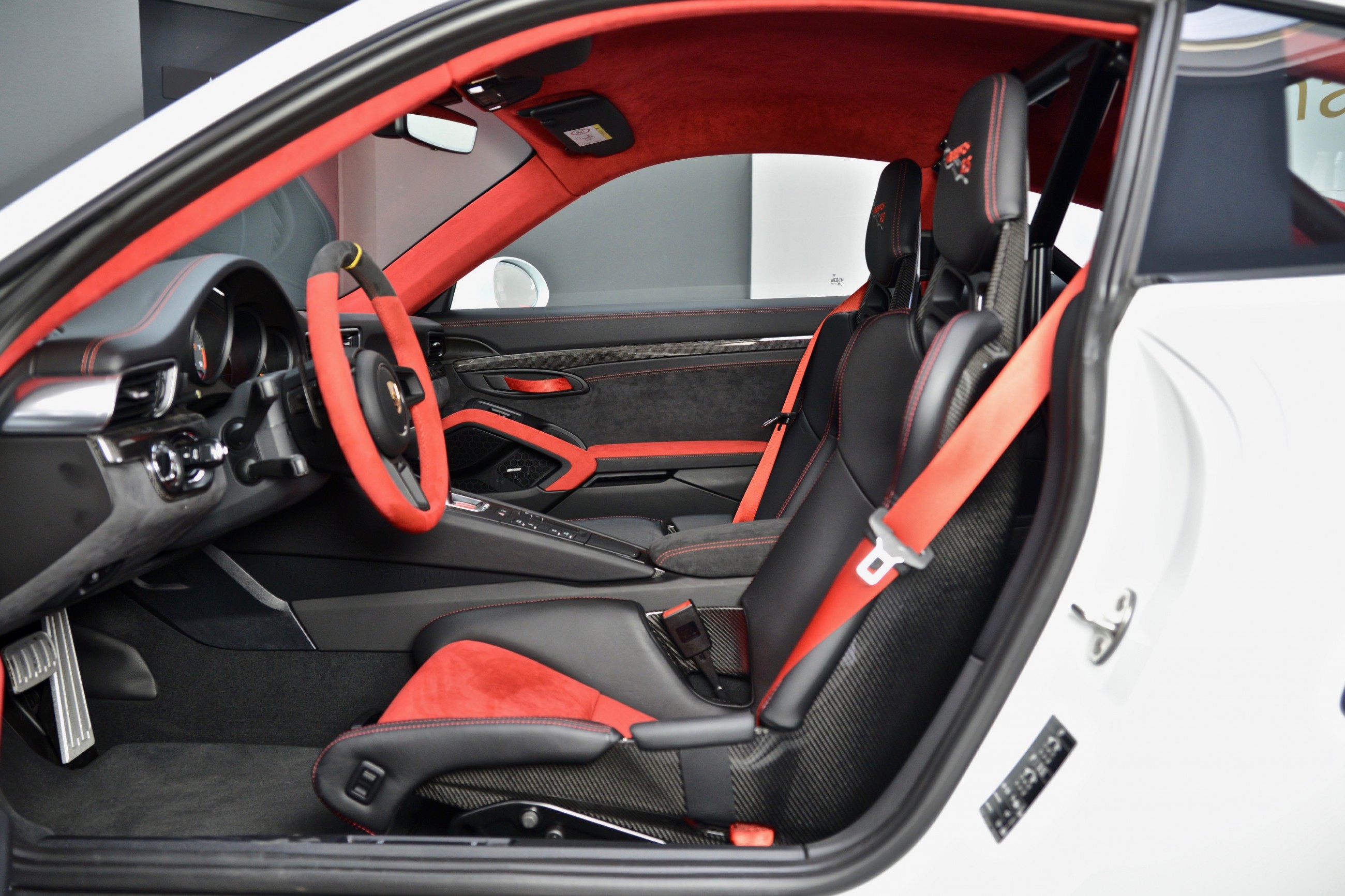2018 Porsche 911 GT2 RS WEISSACH PACKAGE, 6/16