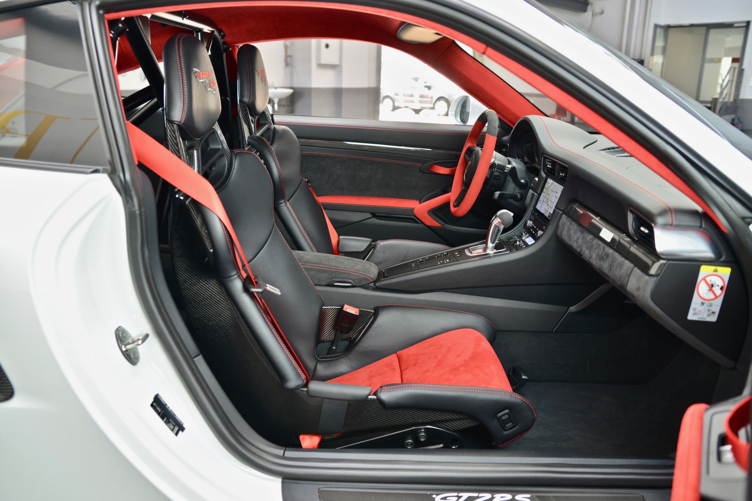 2018 Porsche 911 GT2 RS WEISSACH PACKAGE, 9/16