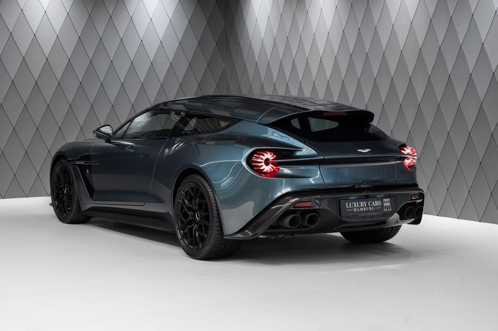 2019 Aston Martin Vanquish Zagato Shooting Brake, 17/22