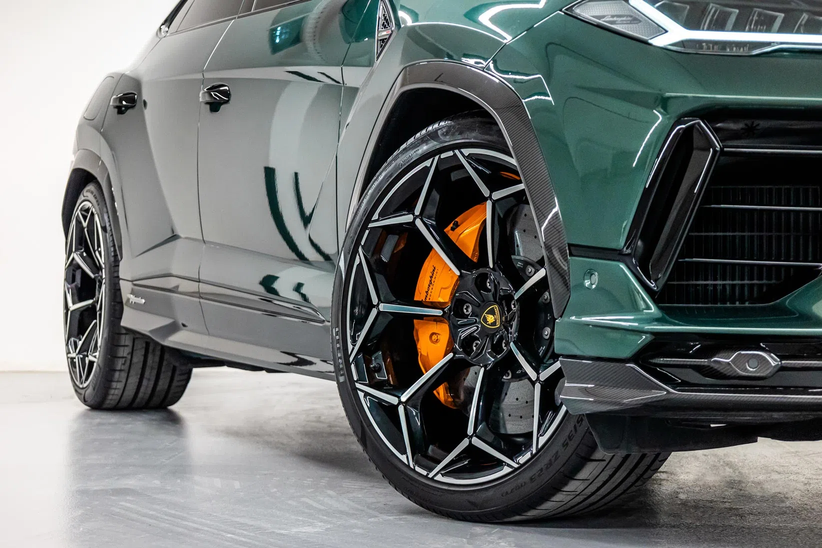2023 Lamborghini Urus Performante wheel