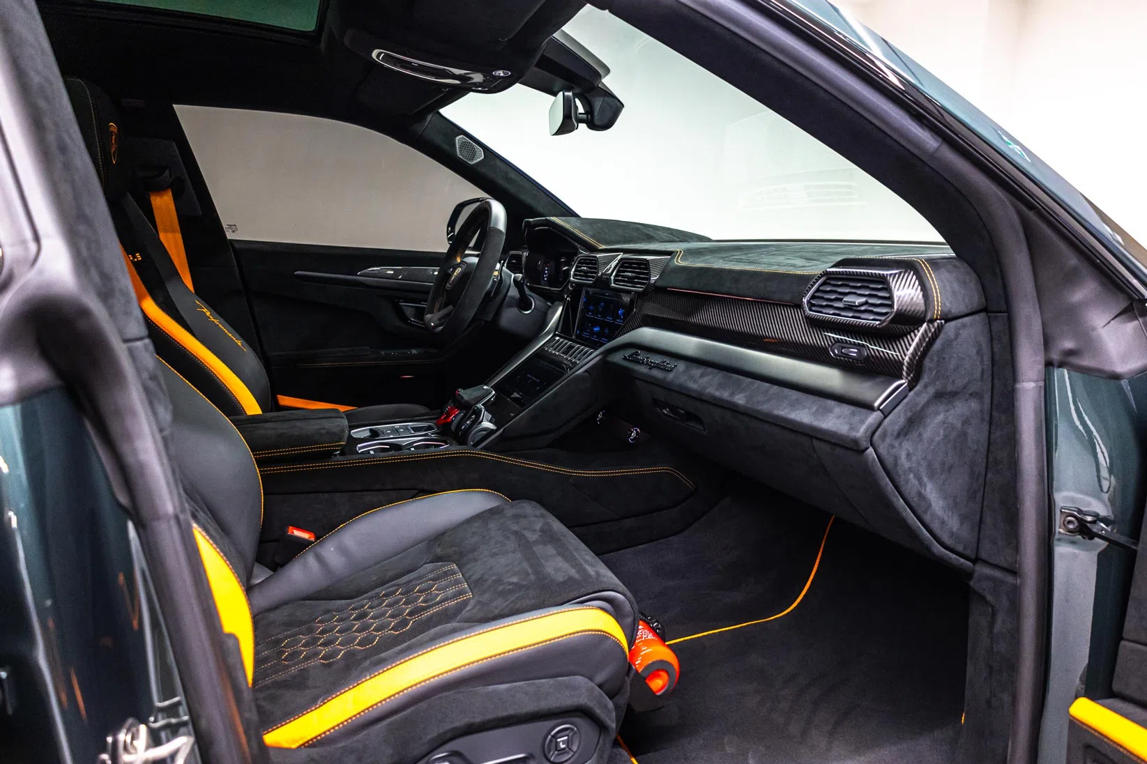 2023 Lamborghini Urus Performante interior