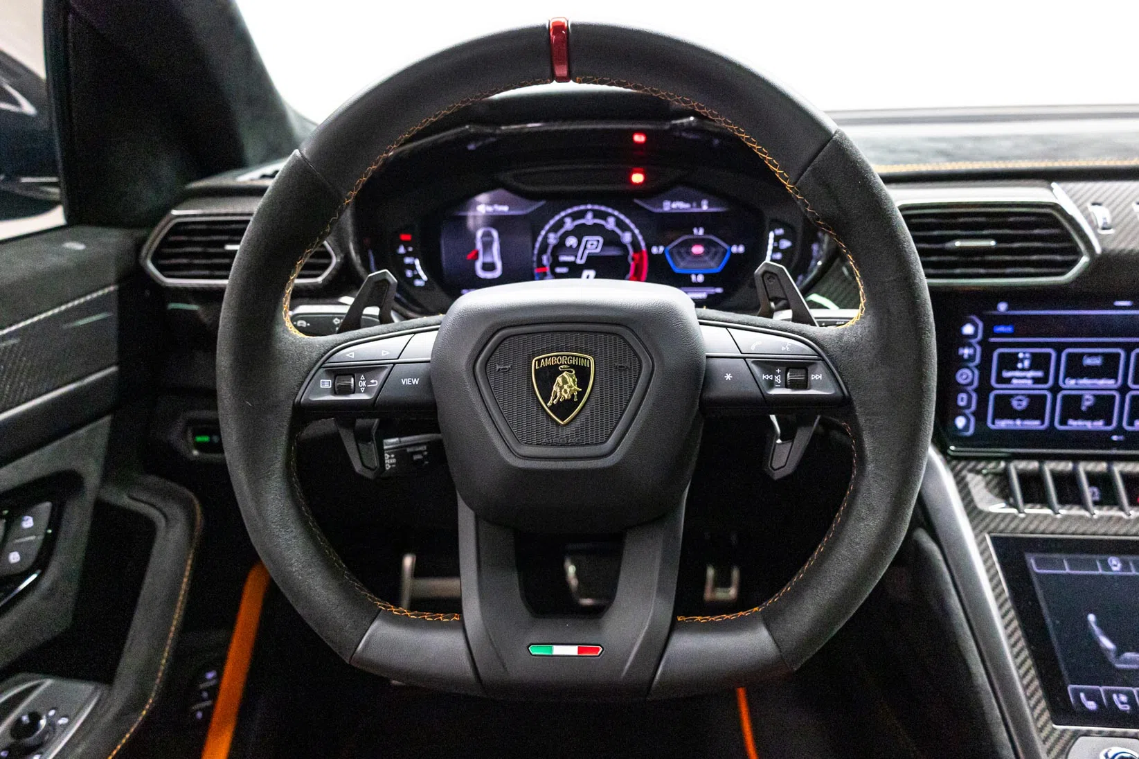 2023 Lamborghini Urus Performante interior