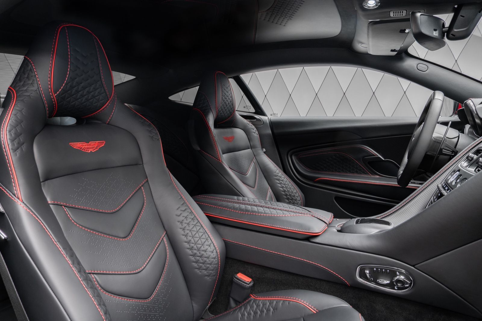 2024 Aston Martin DBS Superleggera, 4/13