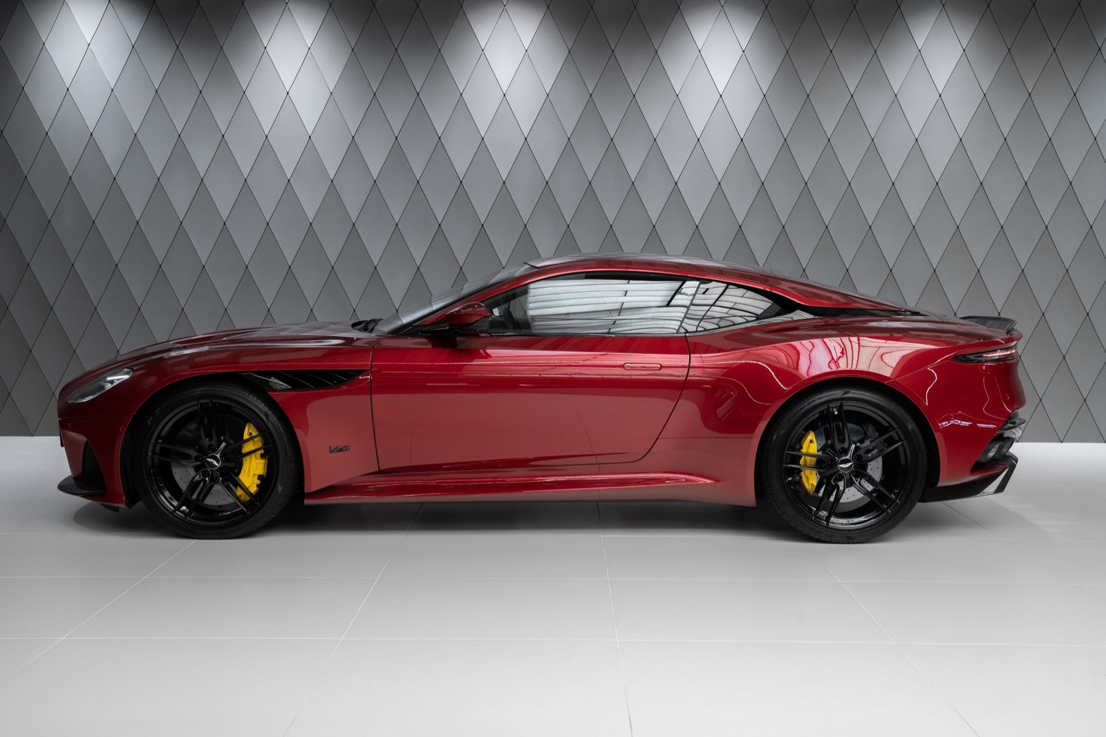 2024 Aston Martin DBS Superleggera, 8/13