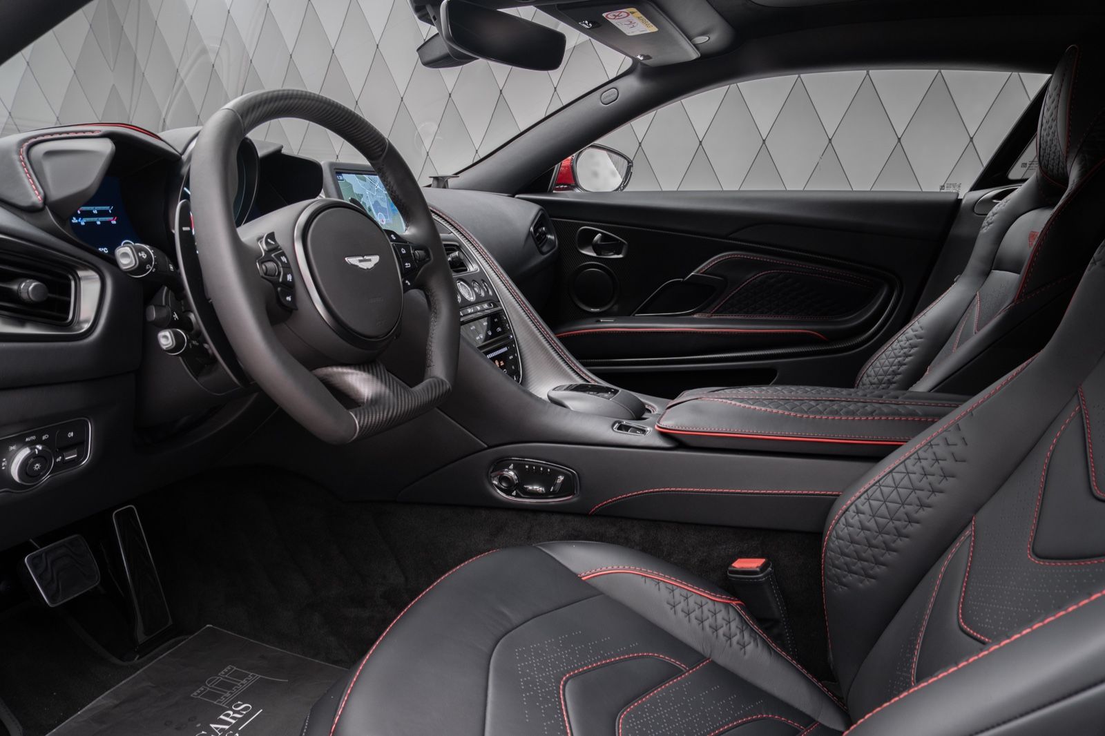 2024 Aston Martin DBS Superleggera, 10/13