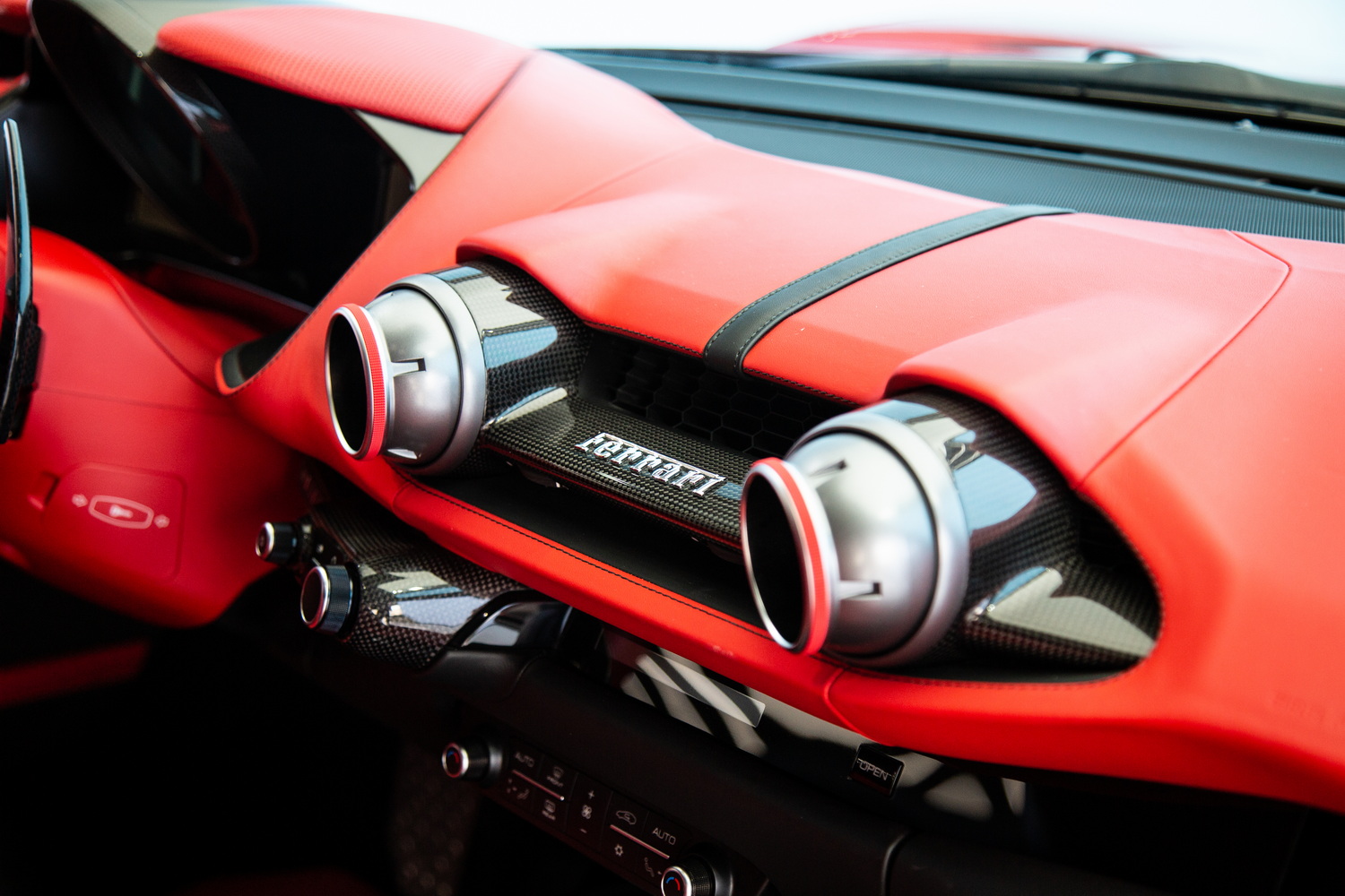 2020 Ferrari 812 Superfast, 13/17
