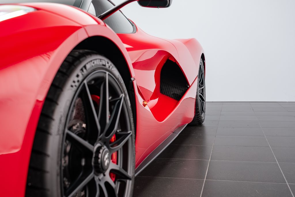 2014 Ferrari LaFerrari, 8/20